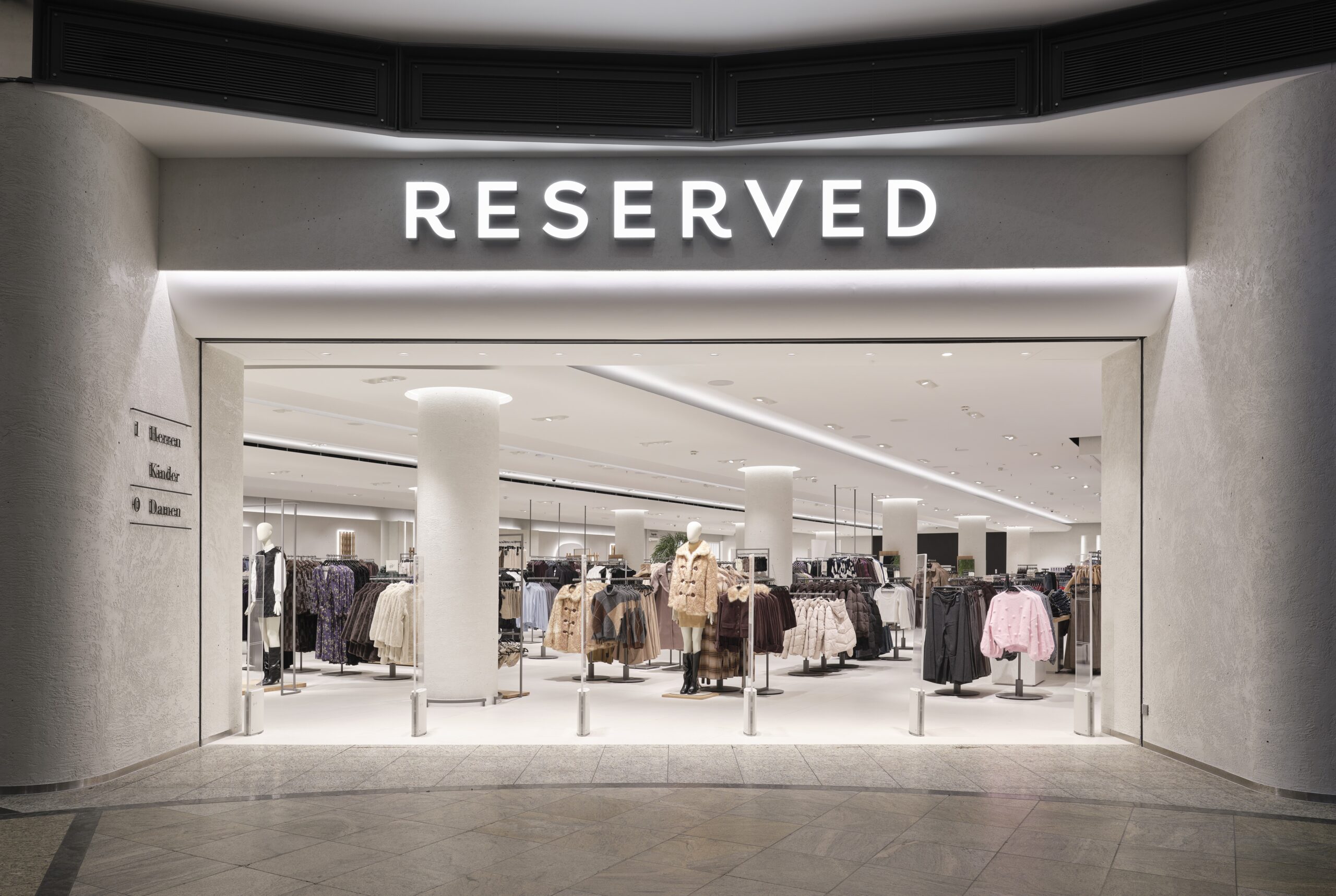 Fassade des neuen Flagships Reserved in Oberhausen