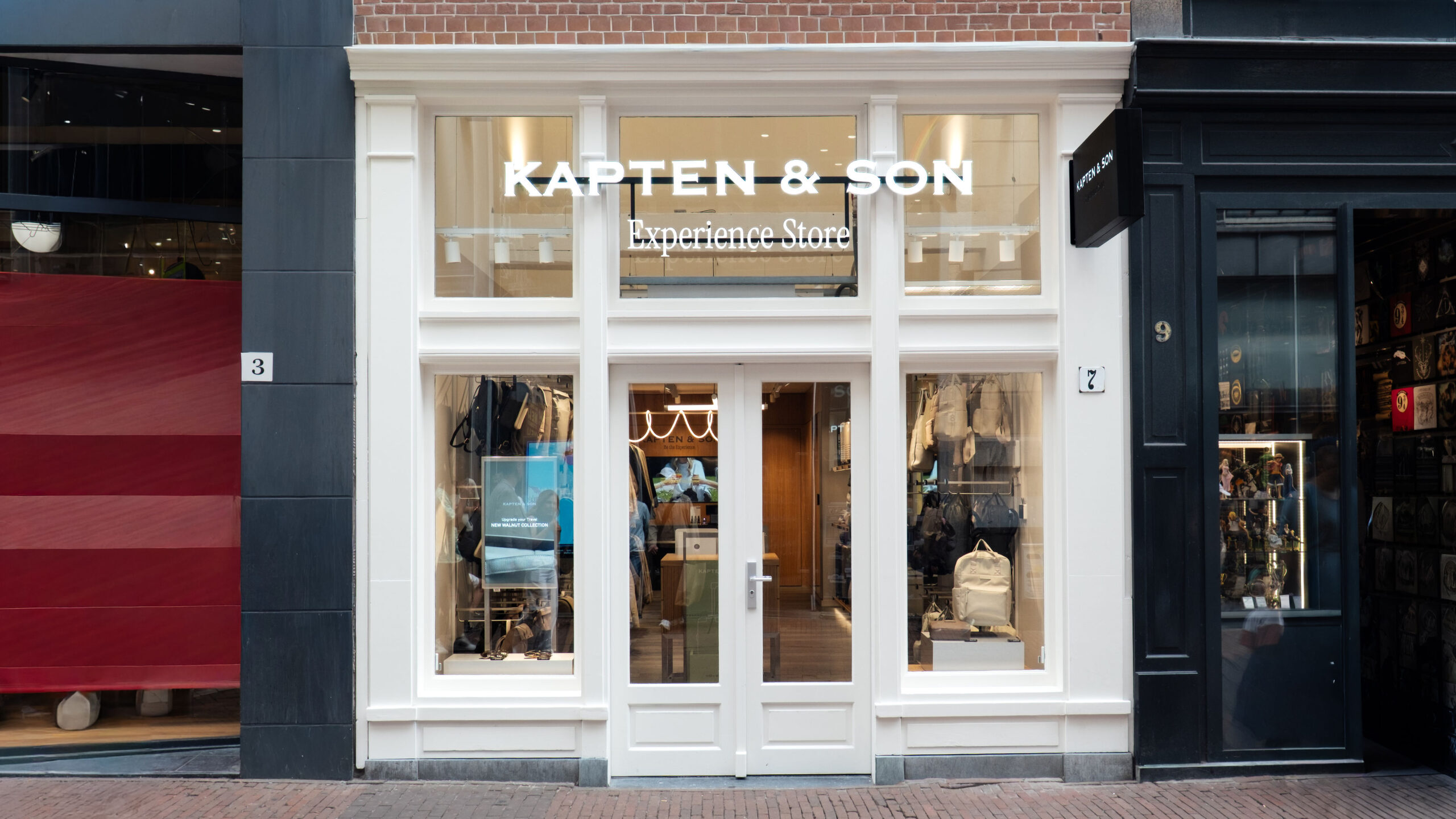 Fassade des Kapten & Son Stores in Amsterdam