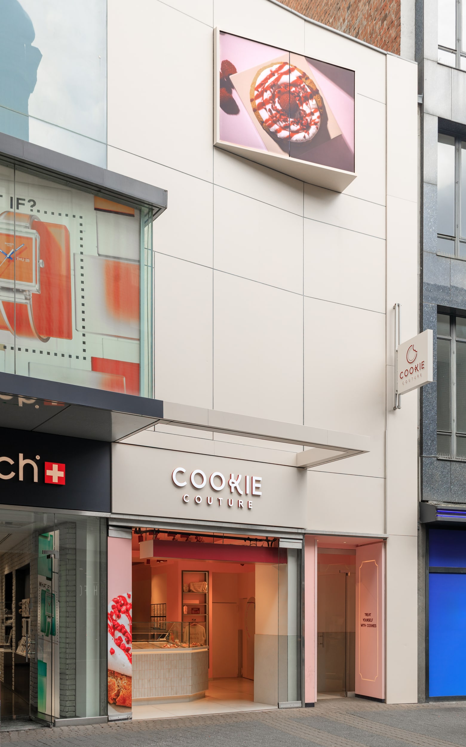 Fassade Cookie Couture Köln beige mit großem Cookie